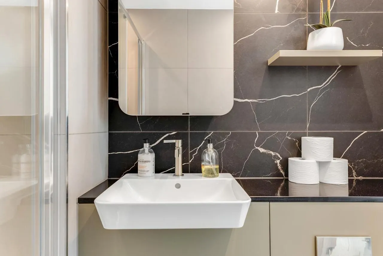 Bloom Of Luxury Apartment London